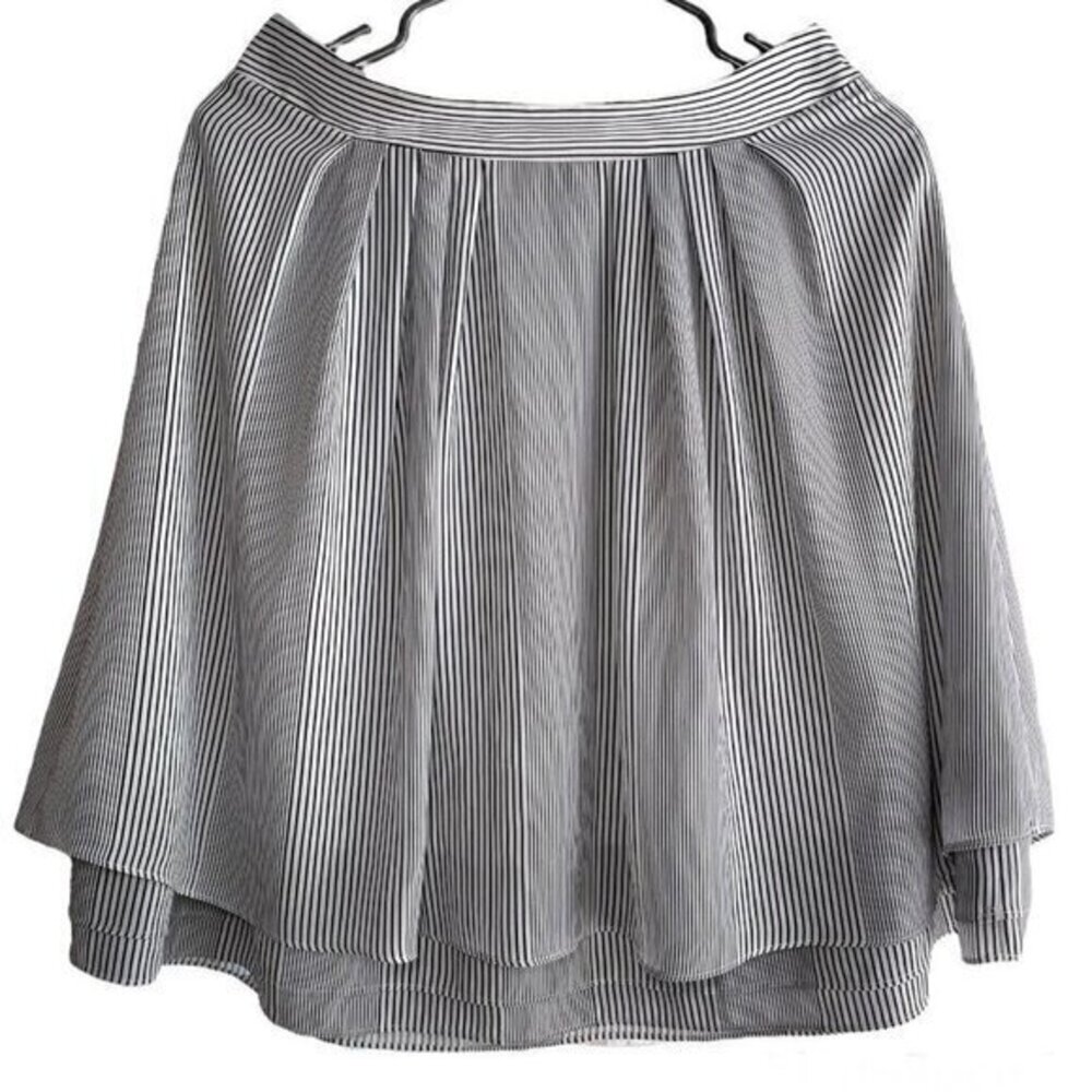 𝅺karl Lagerfeld Paris Skirt size 4
